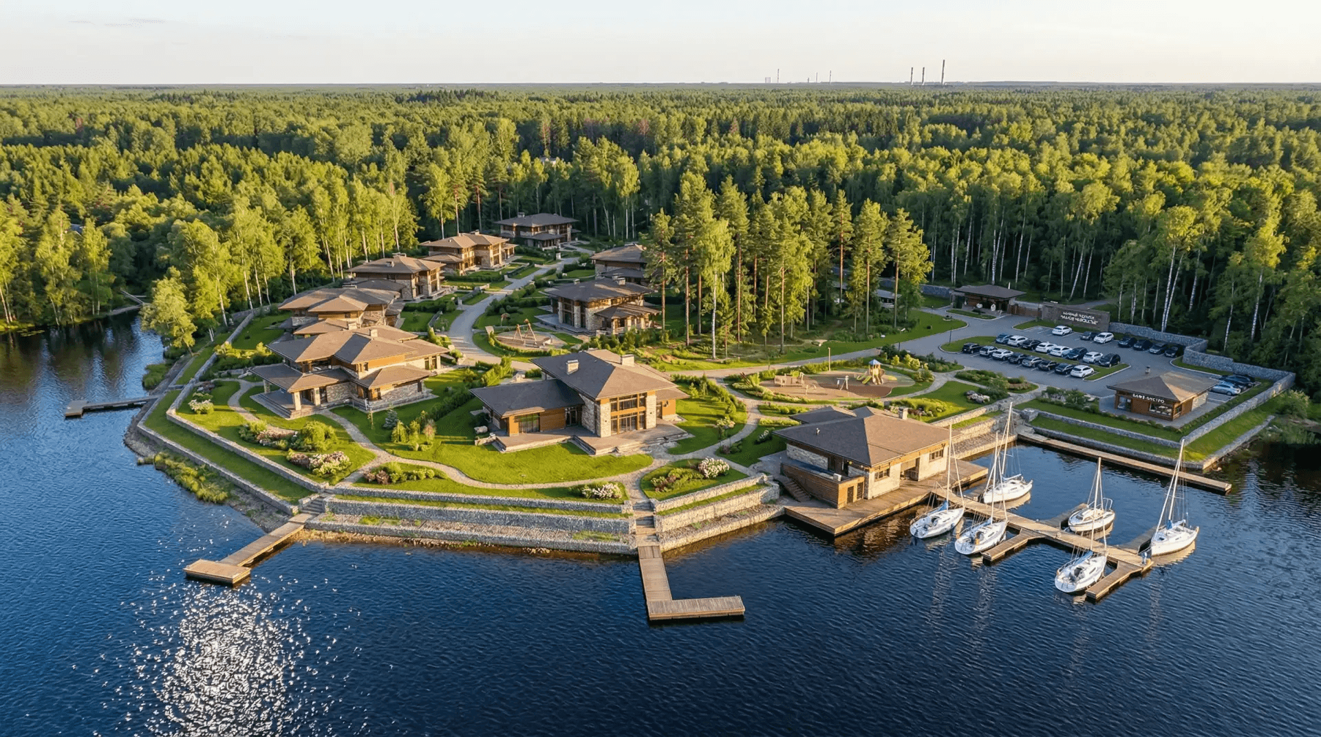 Коттеджный посёлок на берегу реки. Разбираемся в плюсах и минусах УК и СНТ.